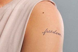 Xăm có đi du học được không